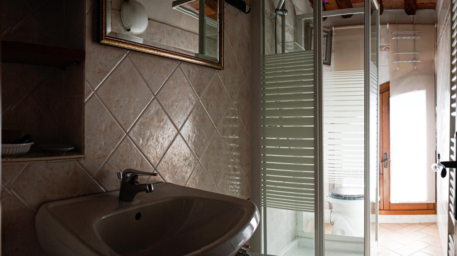 Bathroom 5, Le Undici Lune, Siena