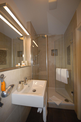 Bathroom 3, Landhotel Alte Tv?pferei, Duisburg