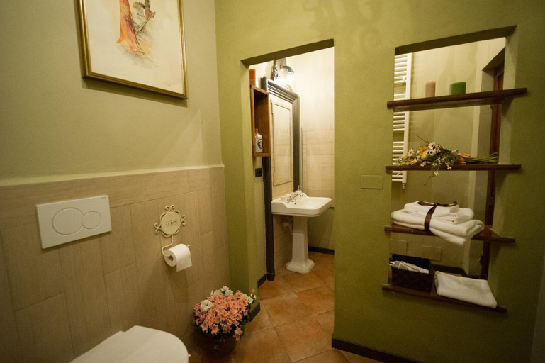 Bathroom 5, Borgo Cortese, Alessandria