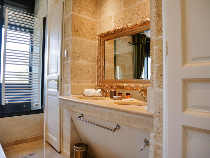 Bathroom 3, Cha Teau Camiac, Gironde