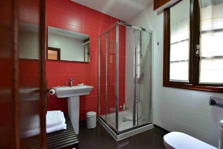 Bathroom 4, Casa Do Marqués, Pontevedra
