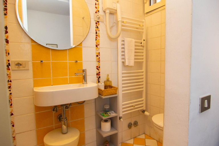 Bathroom 3, B B Dei Cavalieri, Pisa