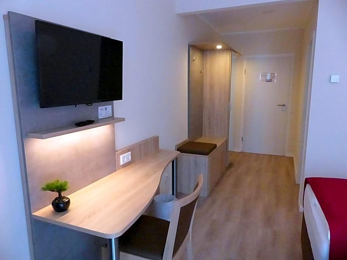 Bedroom 5, Ladiges Gasthof, Pinneberg