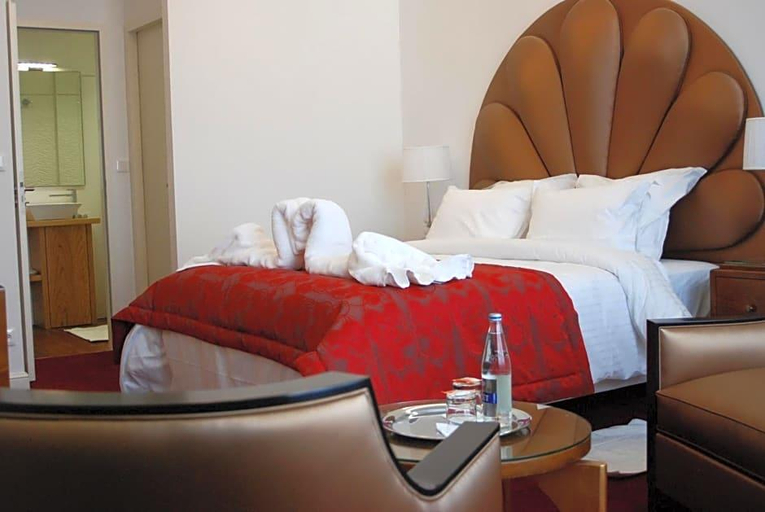 Room 2, Hv Tel Victor Hugo, Manche