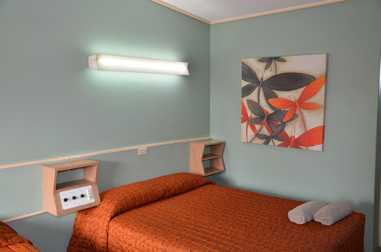 Bedroom 2, Warwick Motor Inn, Warwick - Central