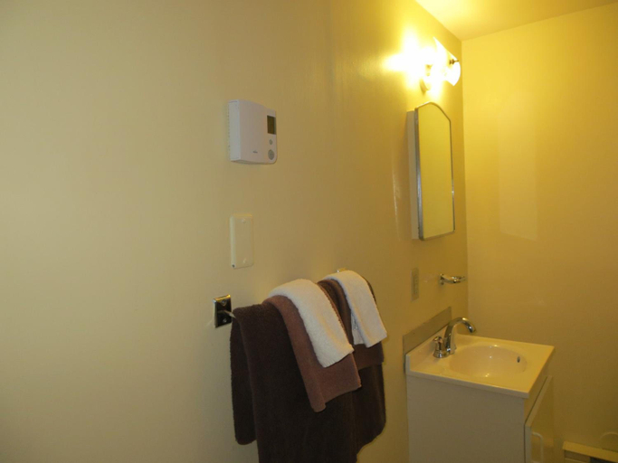 Bathroom 3, Homeward Inns Of Canada, Antigonish