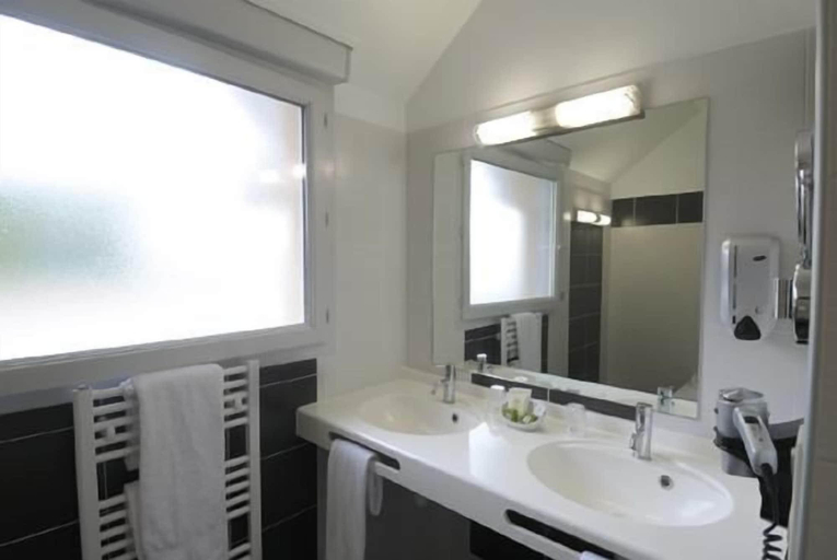 Bathroom 3, Hôtel-Restaurant de la Tour, Corrèze
