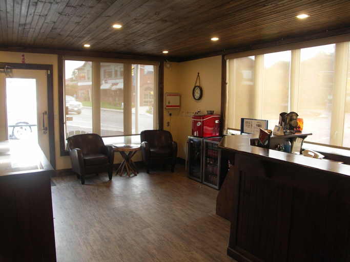 Public Area 2, Rainbow Inn, Muskoka