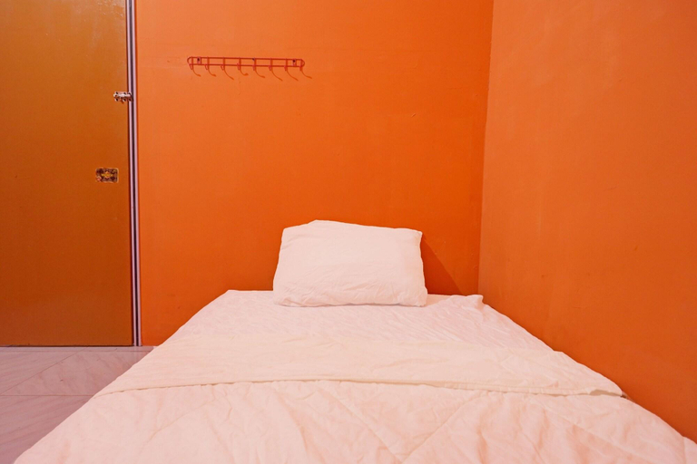 Room 2, Spot On 92985 Mitra Homestay, Batam