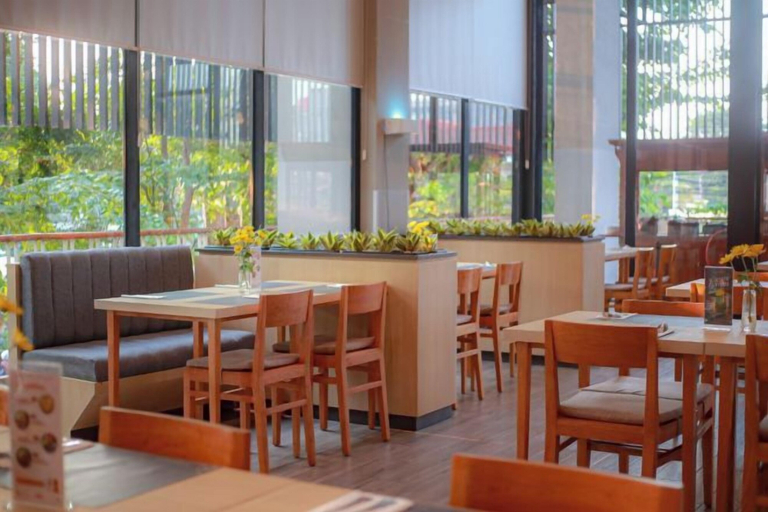 Restaurant 5, UP PEAK Hotel Simpang Lima Semarang Managed by Injourney Hospitality, Semarang