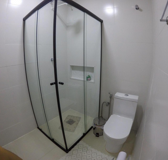 Bathroom 3, Corona Hostel, Poços de Caldas
