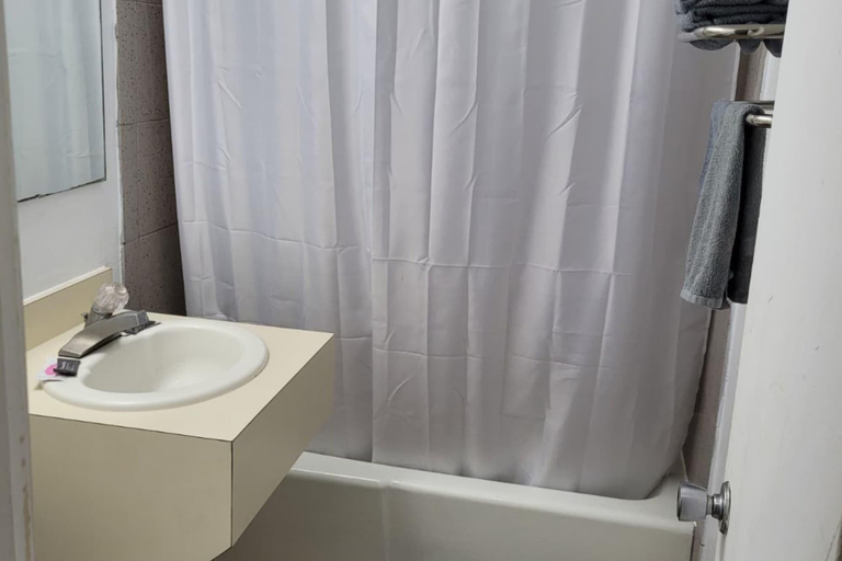 Room 3, Sky Palace Inn Suites Hutchinson, Reno