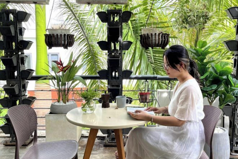 Outdoor dining 3, Kim’s House Entire Villa 6-BR Near My Khe Beach, Da Nang