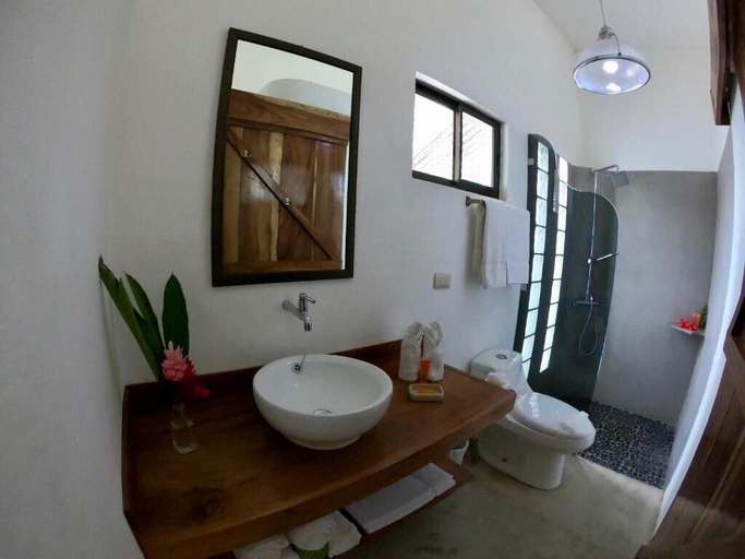 Bathroom 3, Buddha Retreat Hotel, Santa Cruz