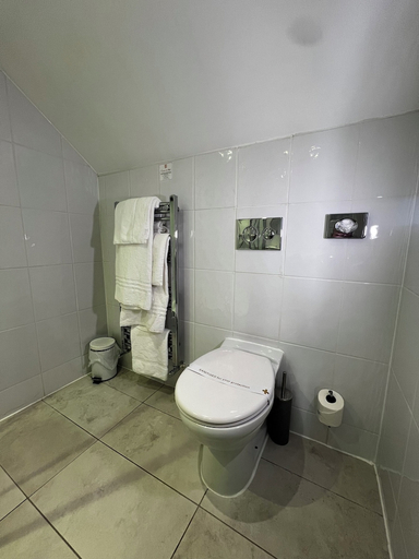 Bathroom 5, Centennial Hotel, Cambridgeshire