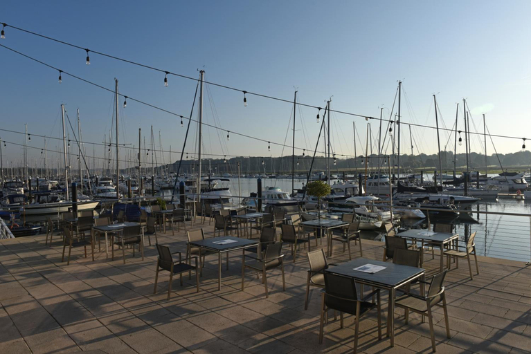 Food & Drinks, Royal Southern Yacht Club, Hampshire