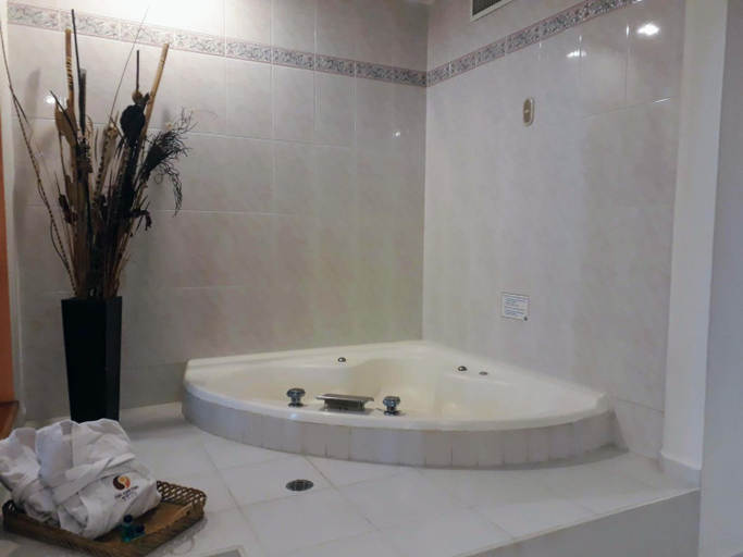 Bathroom 4, San Juan Park Hotel, San Juan del Río
