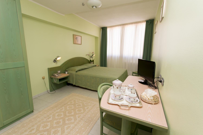 Bedroom 2, Hotel Grillo, Nuoro