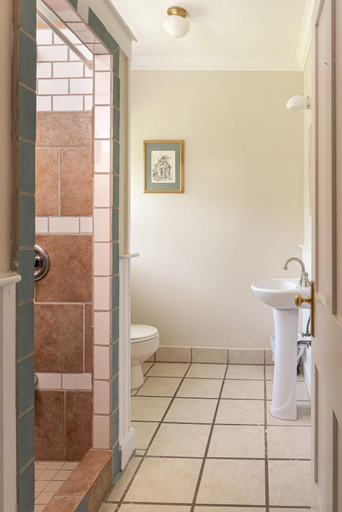 Bathroom 4, Port Albert Inn, Huron