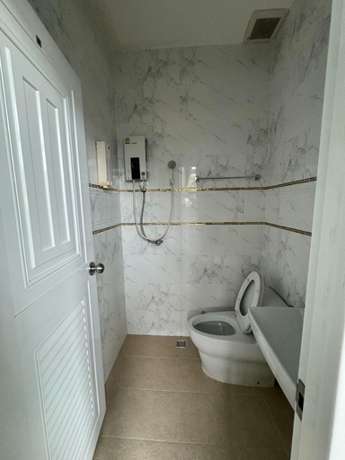 Bathroom 4, Baanpin Hotel and Cafe, Phra Nakhon