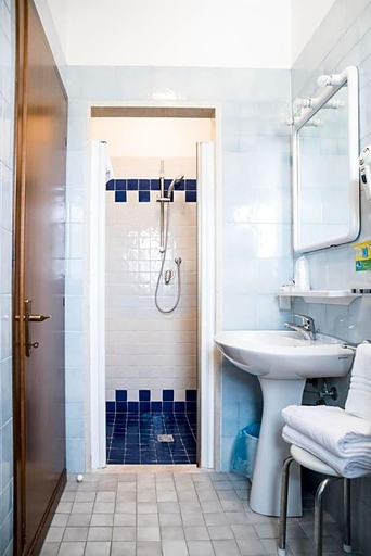 Bathroom 5, Albergo Ridente, Venezia