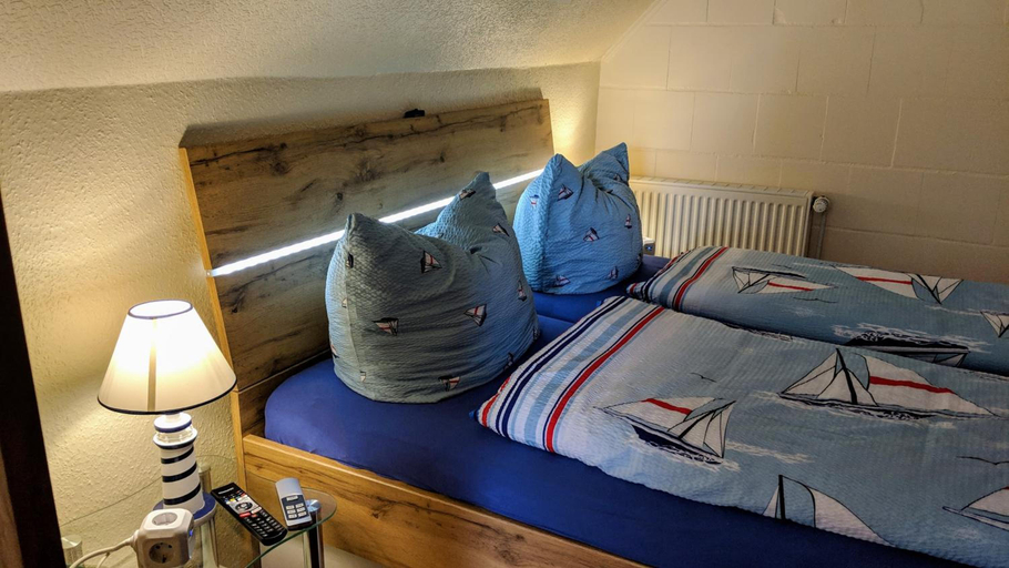 Bedroom 3, Hotel Drostenhof Garni, Wittmund