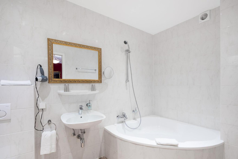 Bathroom 3, Hotel Nibelungenhof, Tulln