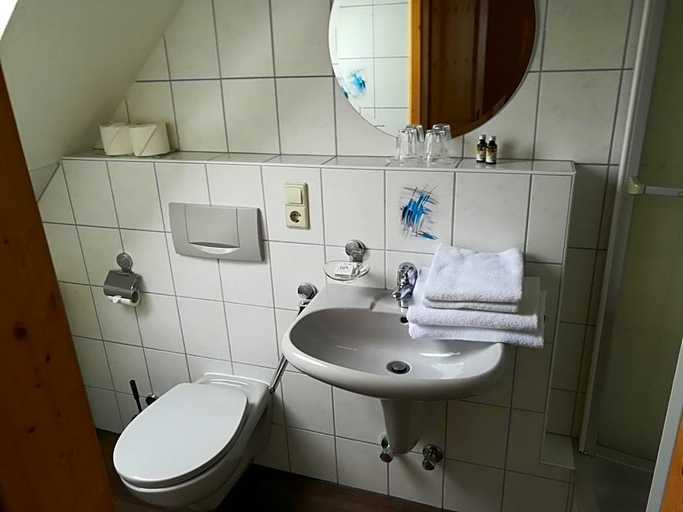 Bathroom 5, Schwarzwaldgasthaus Salenhof, Breisgau-Hochschwarzwald