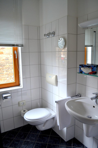 Bathroom 3, Hotel Am Schlosstor, Schaumburg