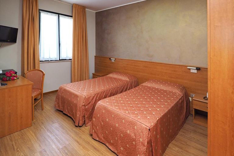 Bedroom 4, Hotel Versailles, Parma
