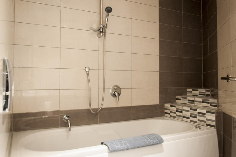 Bathroom 1, Hotel Marianna, East Macedonia and Thrace