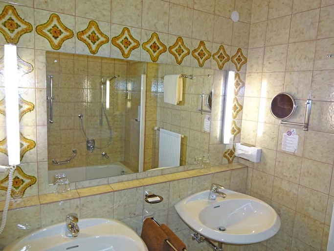 Bathroom 3, Hotel Schlair, Steyr Land