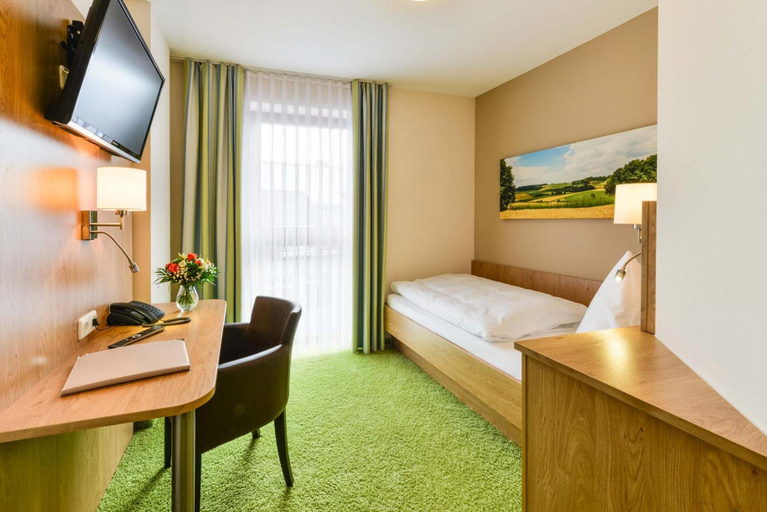 Bedroom 3, Hotel Sixt, Kelheim