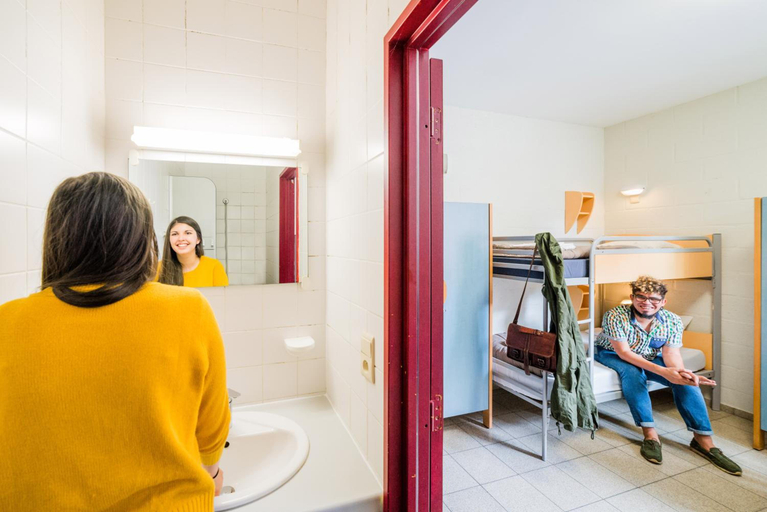 Bathroom 4, Auberge De Jeunesse De Namur, Namur