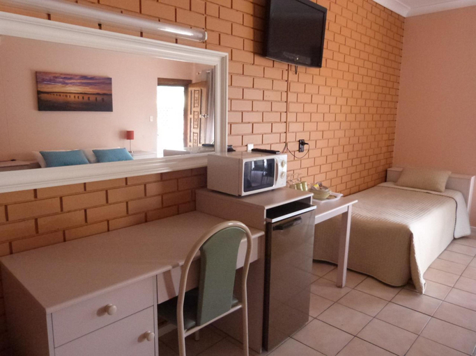 Others 4, Fullarton Motor Lodge, Adelaide