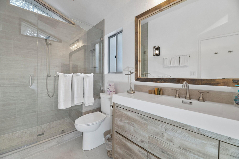 Bathroom 3, Boulder Bay Bungalow, San Bernardino