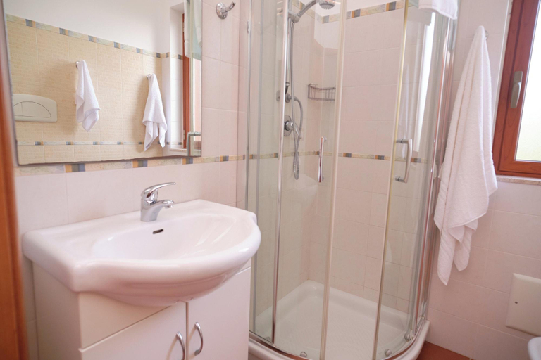 Bathroom 4, Residence Costa Tirrena, Messina