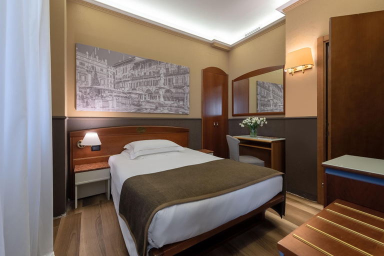 Bedroom 5, Mastino Rooms, Verona