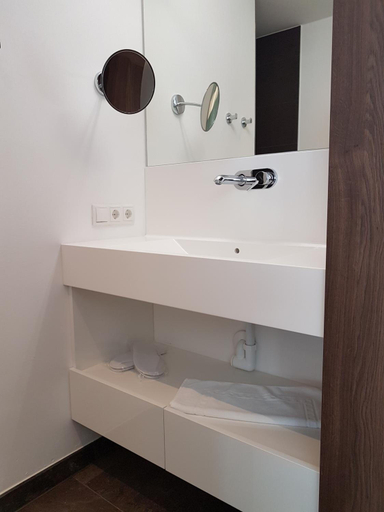 Bathroom 4, Schweiger, Landeck