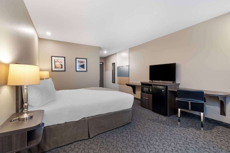 Bedroom 3, Villa Inn & Suites, SureStay Collection by Best Western, Cochrane