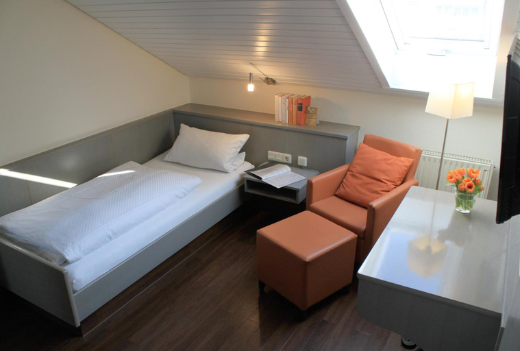 Bedroom 2, Hotel An Der Linde, Heilbronn