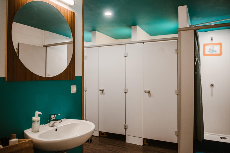 Bathroom 3, Treck Hostel, Oost-Vlaanderen
