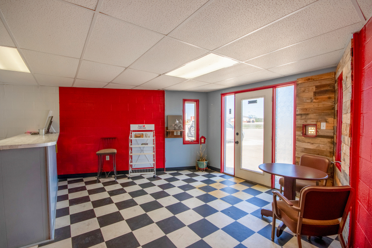 Lobby 2, 933 N 1st, , Osborne