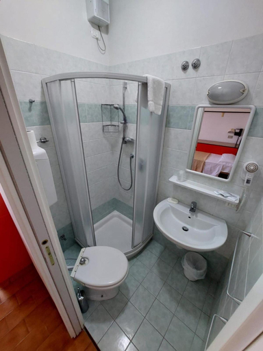 Bathroom 3, Hotel Zani, Ravenna