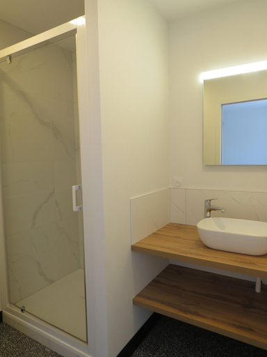 Bathroom 4, Les Jardins de Saulzet, Puy-de-Dôme