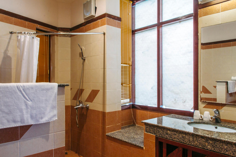 Bathroom, Lazi Beach Resort, Buon Ma Thuot