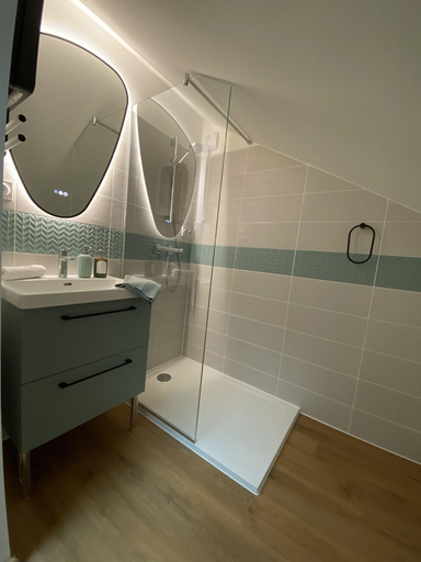 Bathroom 3, Le Lys Ecossais, Cher