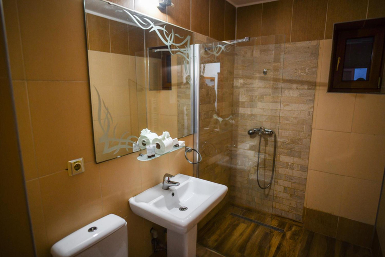 Bathroom 4, Hotel Elyon Dej, Dej