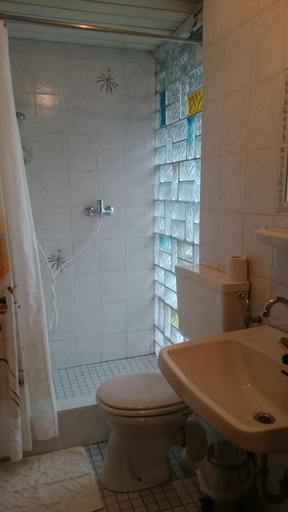 Bathroom, Winzerschenke, Ahrweiler