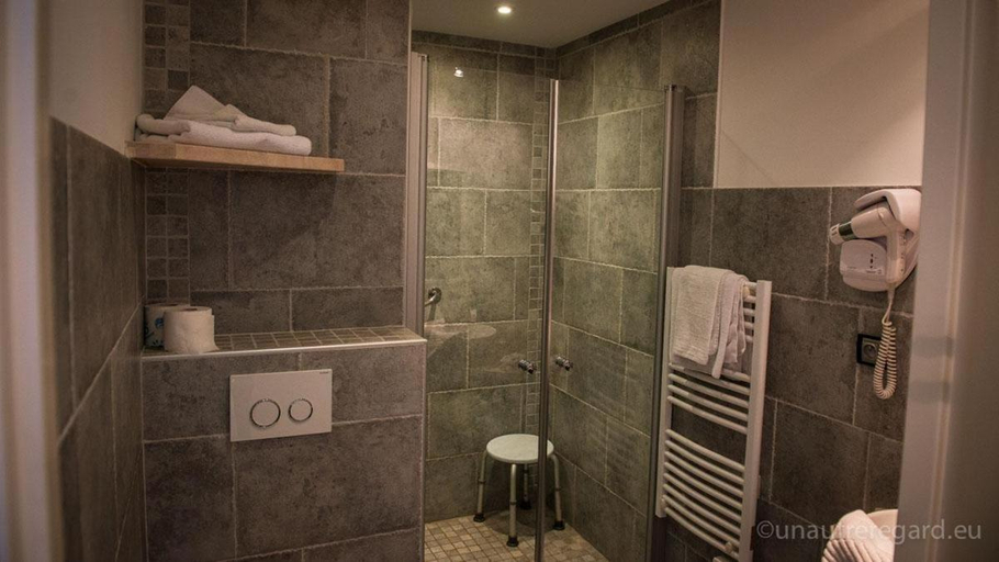 Bathroom 4, La Glycine Hotel Spa Et Bien Etre, Calvados